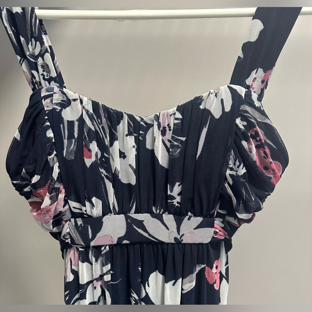 CONNECTED APPAREL knee-length skirt and sheer overlay, sleeveless floral overlay - Picture 4 of 8